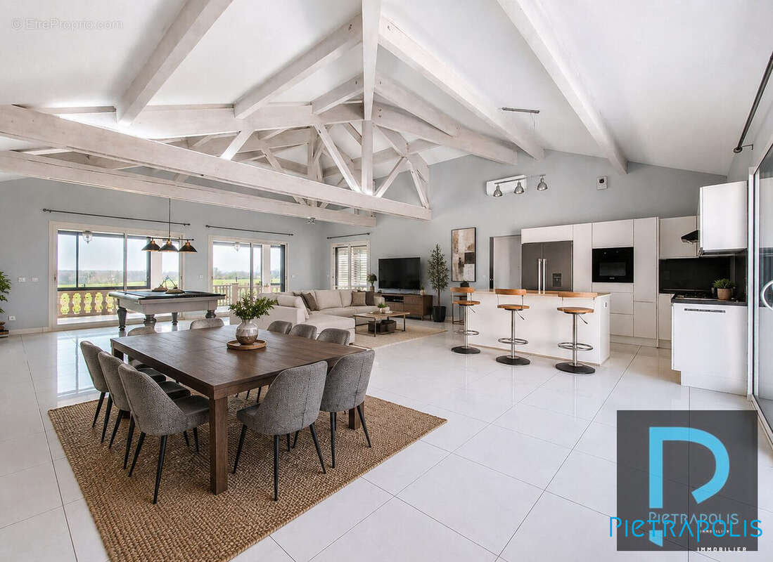 Possibilité d' aménagement pièce à vivre 76 M² - Maison à BIZIAT