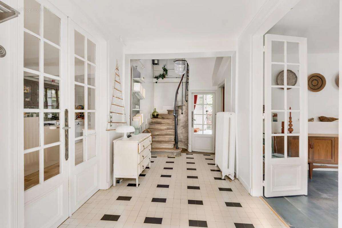 Maison à VILLENEUVE-LA-GARENNE