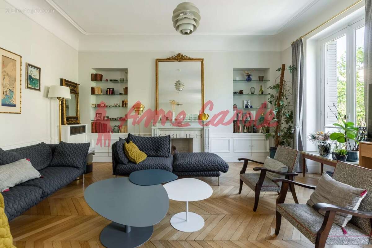 Appartement à PARIS-8E