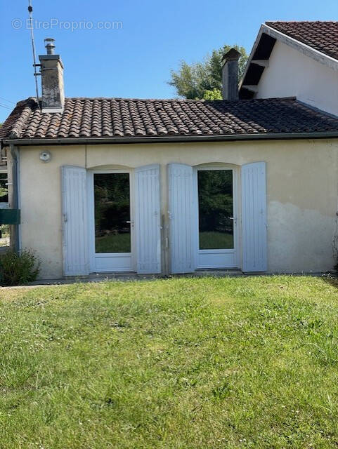 Maison à SAINT-MORILLON