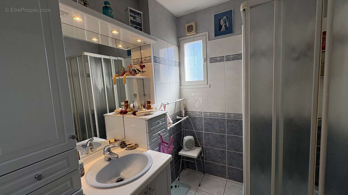 EXCLUSIVITE  appartement T3 avec garage et cave - photo 7