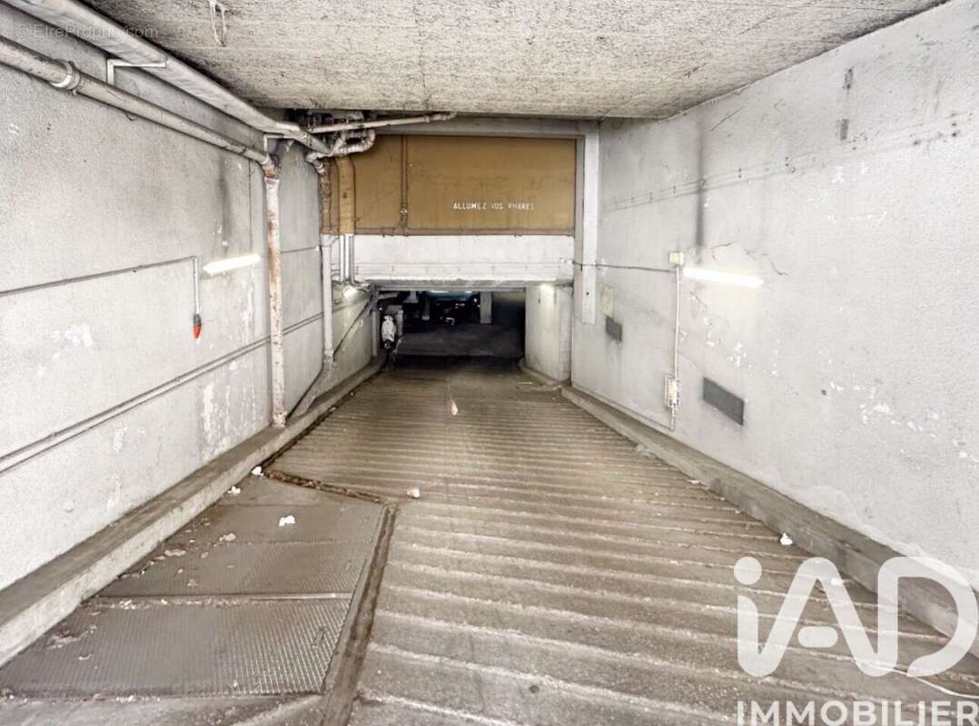 Photo 4 - Parking à PARIS-17E