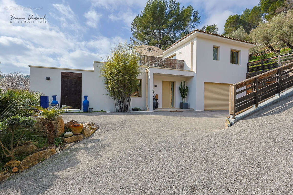 Maison à SOLLIES-PONT