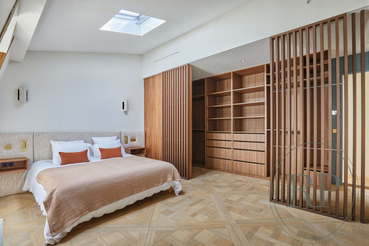 Appartement à PARIS-1E