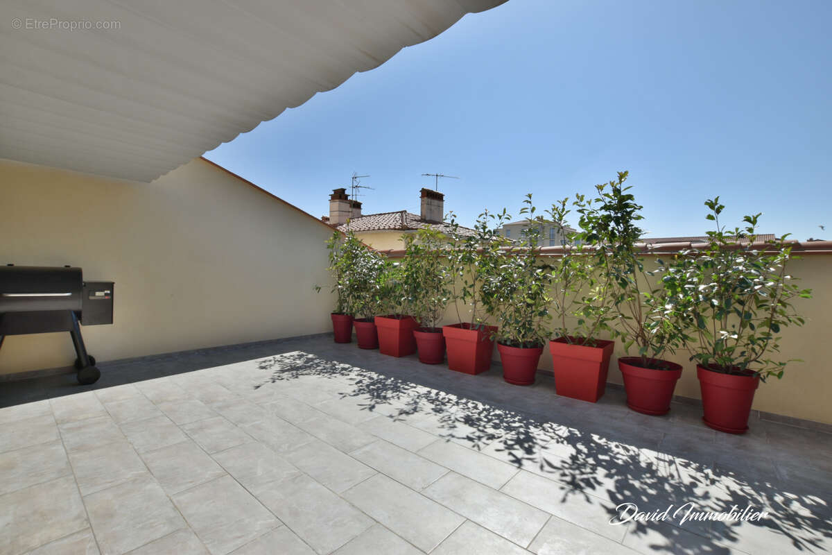 Villa 3 faces - 320 m2 + terrain constructible - photo 9