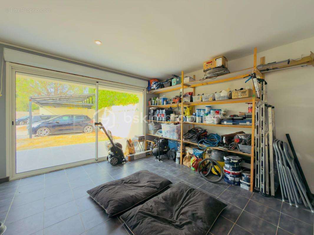 SORGUES – Maison familiale de 150 m² – Autonomie en eau et en électricité – Piscine, spa, suite parentale et fort potentiel d'év - photo 13