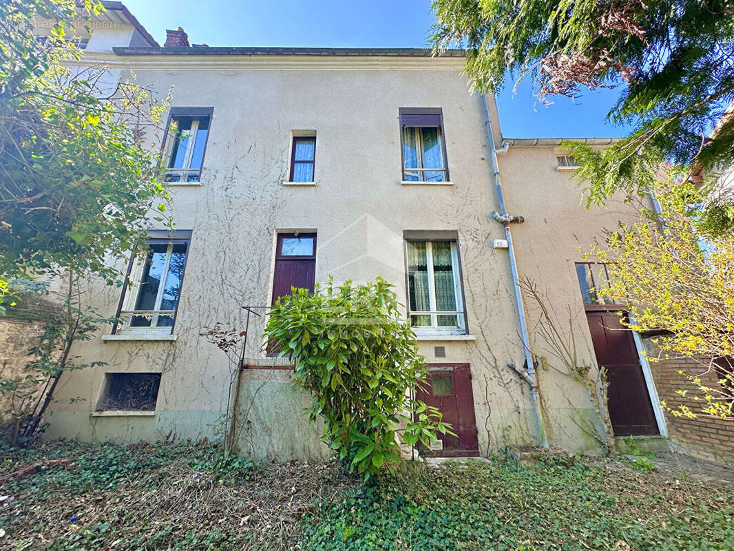 Autre à SAINT-PIERRE-LES-NEMOURS