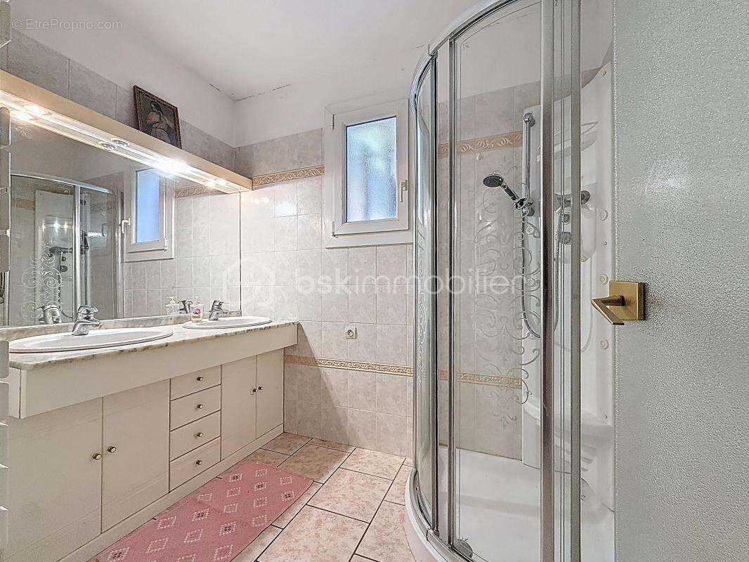 Maison 5 pièces de 134m2 avec piscine et atelier - photo 11