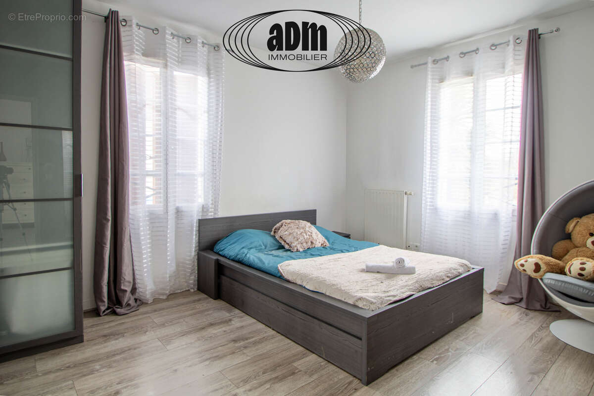 Maison à BAILLY-ROMAINVILLIERS