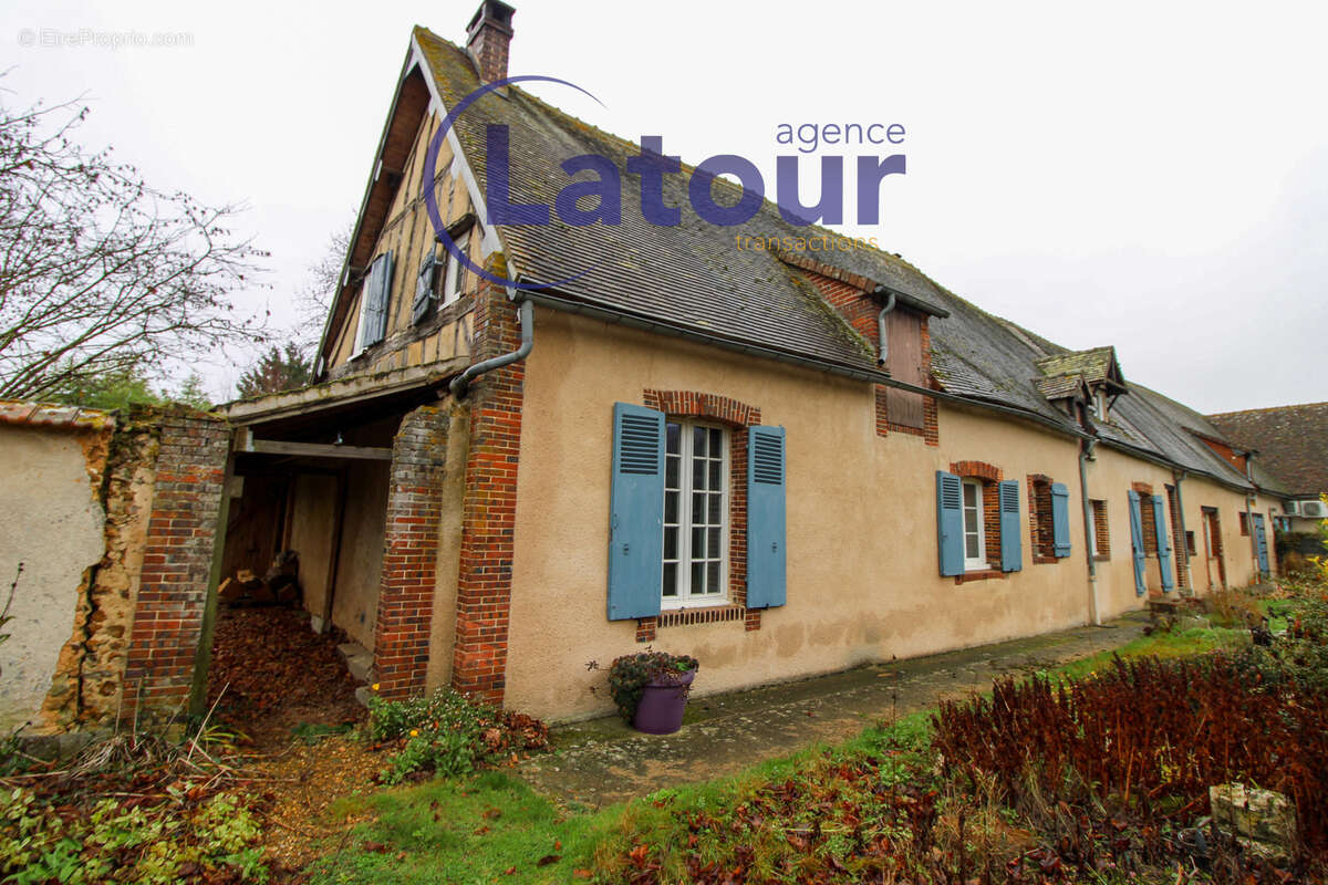 Maison à TREMBLAY-LES-VILLAGES