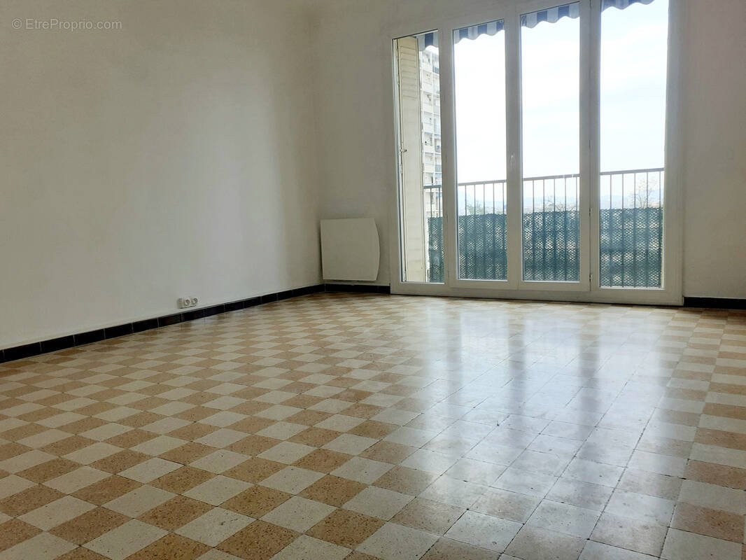 Appartement à MARSEILLE-15E