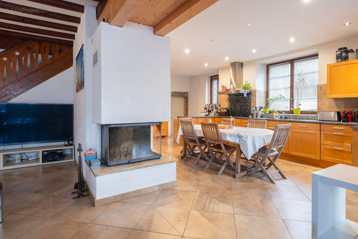 Maison à CHALLEX