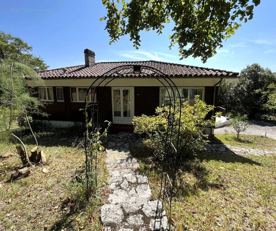 Maison à SALLES-LAVALETTE