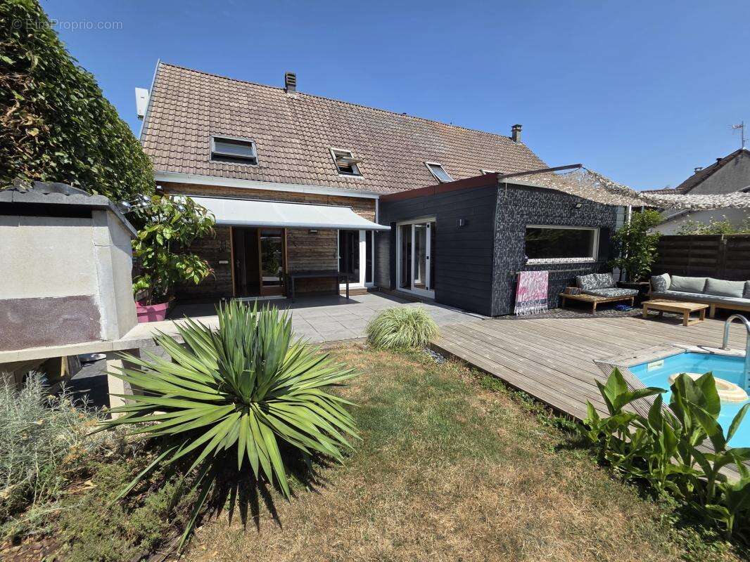 Superbe maison renovee offrant 132m² sur 495m² ac piscine !! - photo 15
