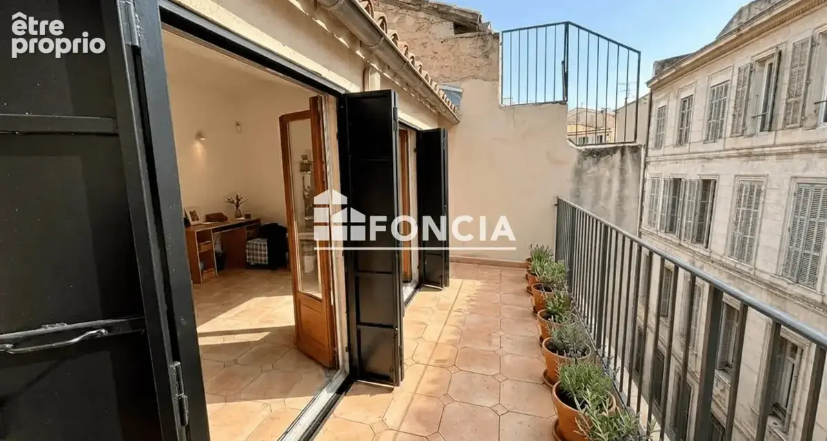 Marseille 1er (Quartier Belsunce) - Lot de 3 appartements (T3, T3, T2 avec terrasses) – Possibilité d'achat de l'immeuble entier - photo 4