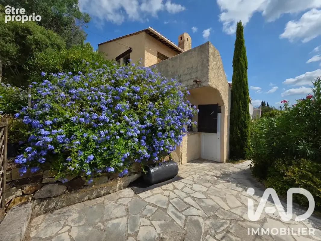 Photo 1 - Maison à ROQUEBRUNE-SUR-ARGENS