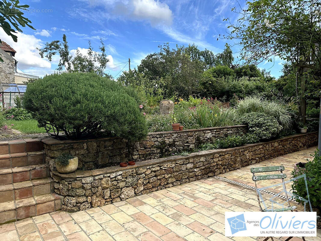 Maison à DAMPIERRE-EN-YVELINES