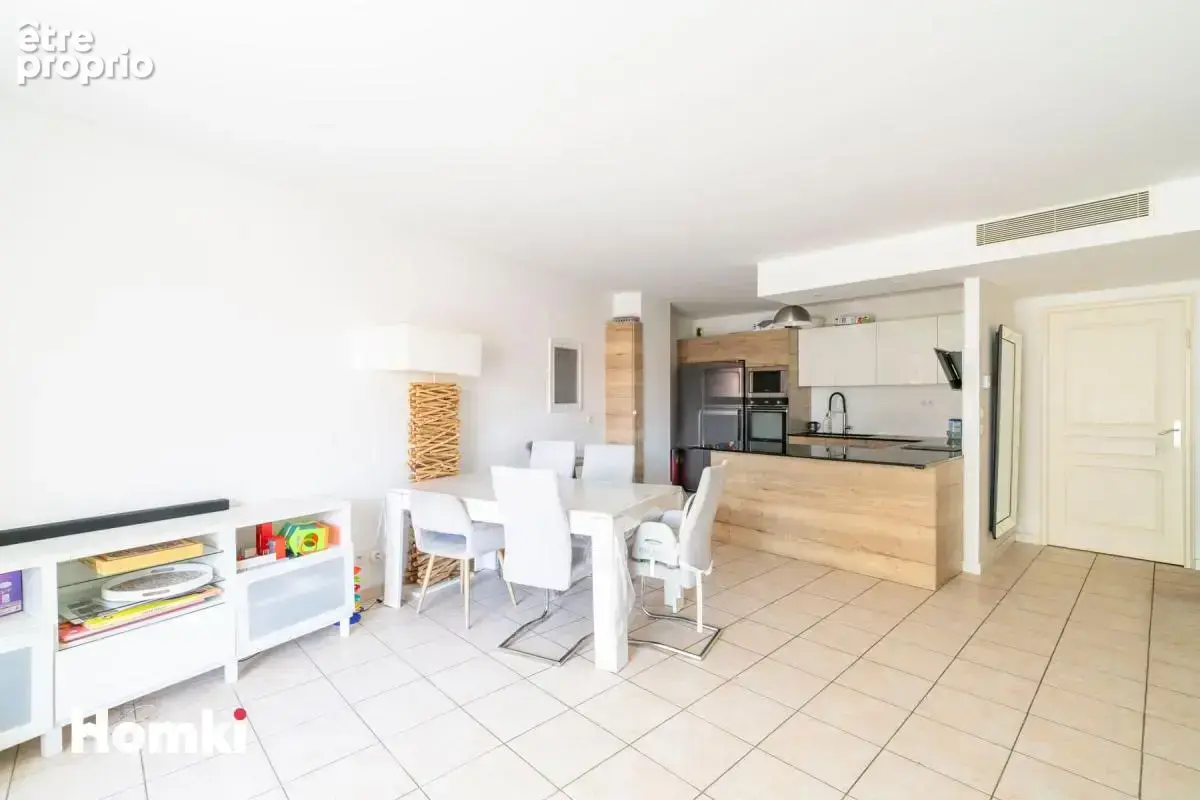 Appartement T3 de 75 m² à Marseille 13008, Rue du Commandant Rolland - photo 4