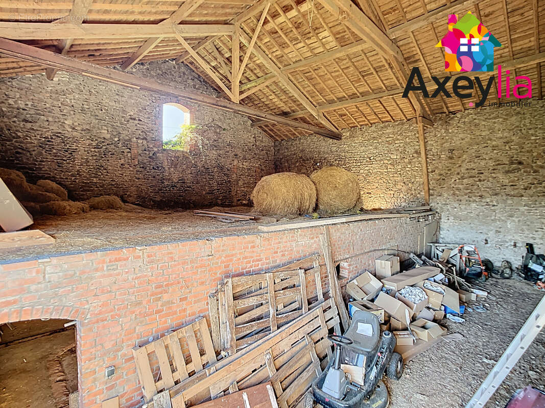 Maison à SAINT-BONNET-DES-QUARTS