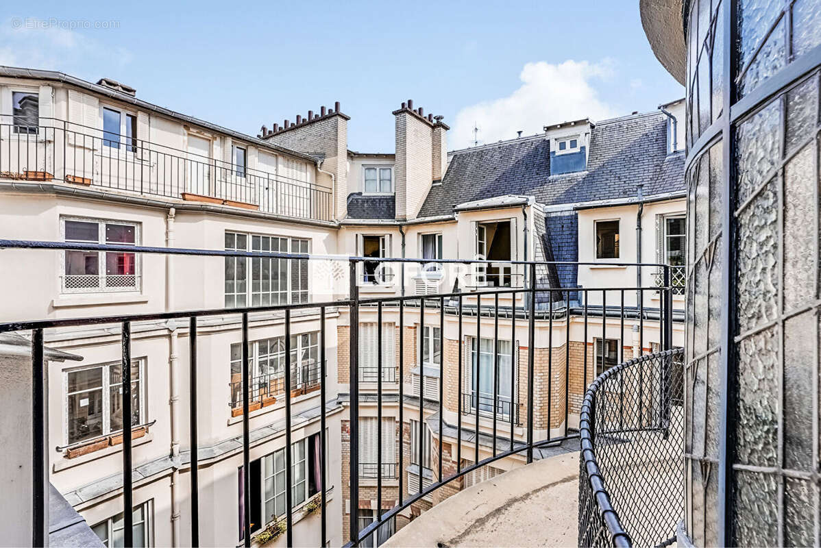 Studio charme sous les toits - Vue Tour Eiffel - photo 13