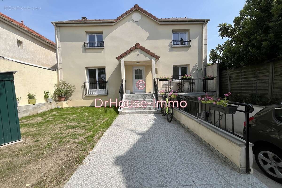 Maison à LIVRY-GARGAN