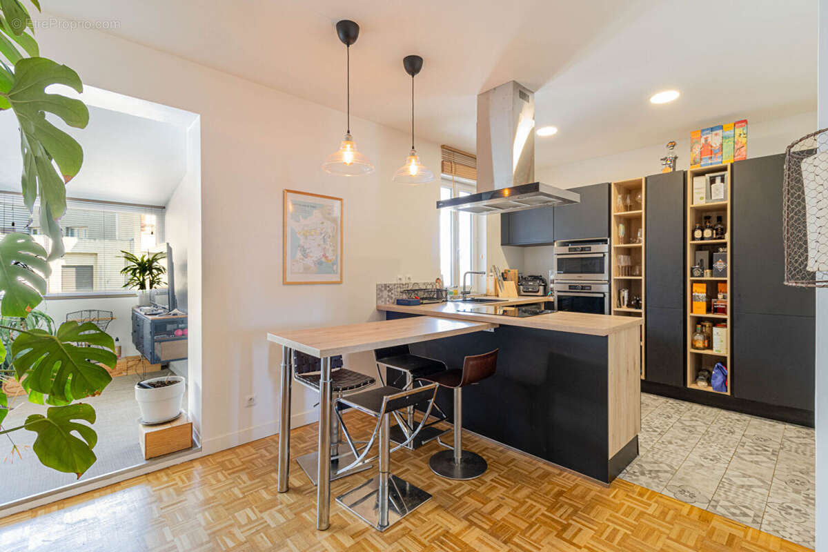 Appartement à MARSEILLE-4E