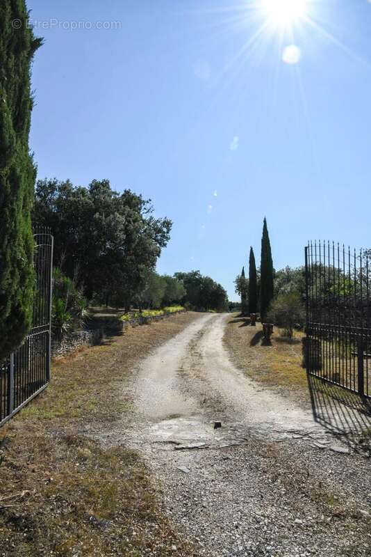 Propriété en pierre avec parc, piscines et tennis aux portes d'Uzès - photo 3