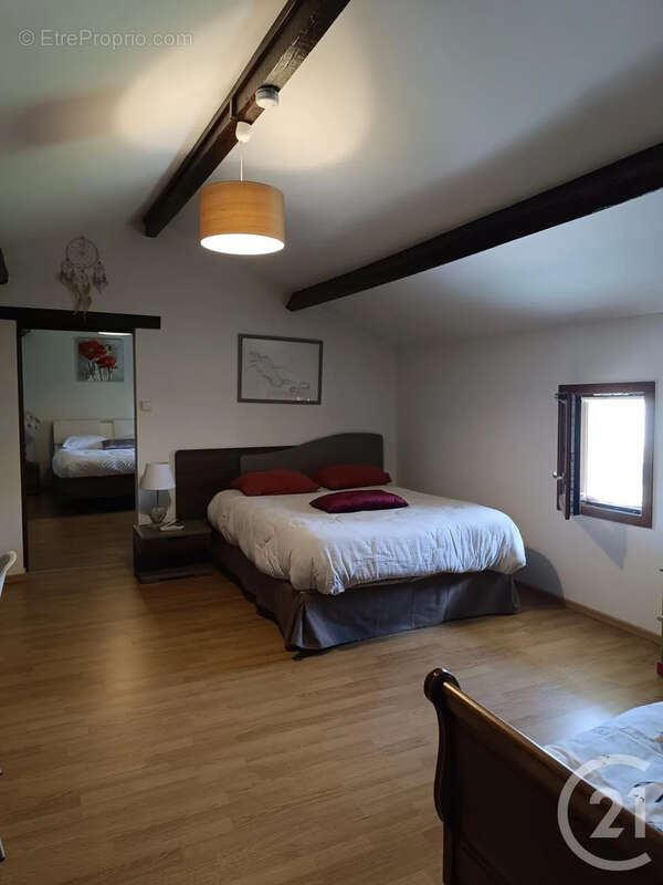 Maison 129 m² à Les Eglisottes-Et-Chalaures  - photo 9
