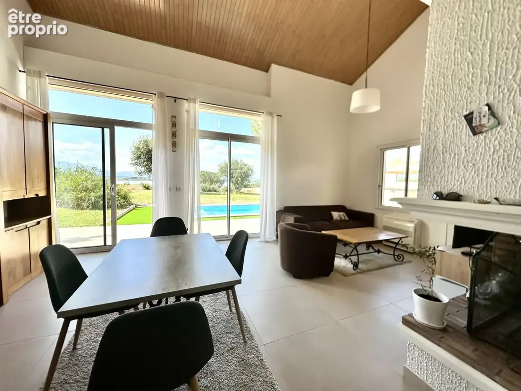 Vente Villa en première ligne du Lac, 66180 Villeneuve de la Raho. - photo 6
