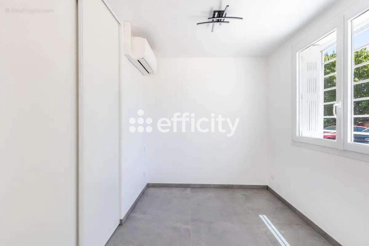 Appartement à SIX-FOURS-LES-PLAGES