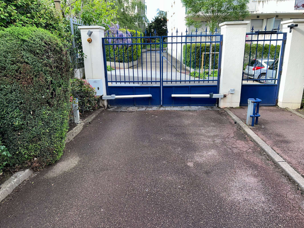 Parking à LE PLESSIS-ROBINSON