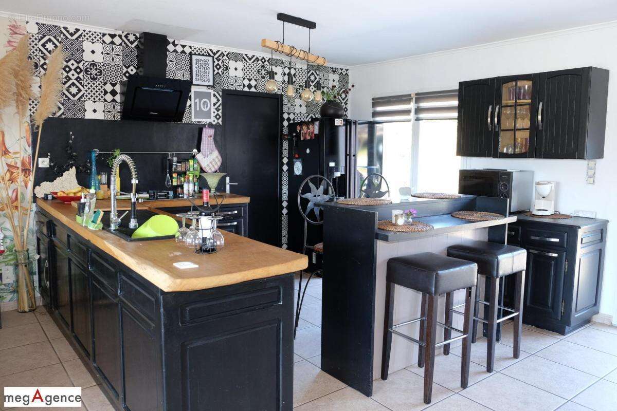 Maison à SAINT-GERMAIN-LES-VERGNES