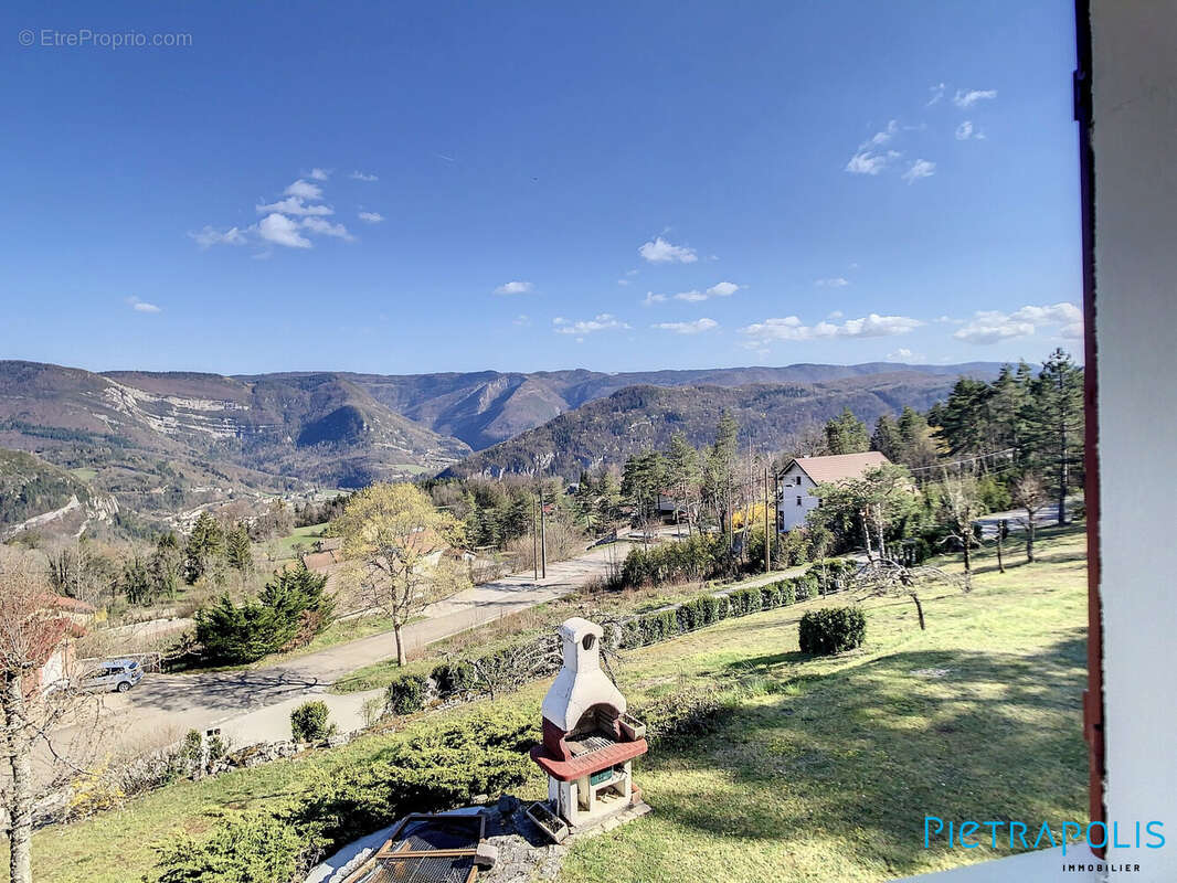 Maison à AVIGNON-LES-SAINT-CLAUDE