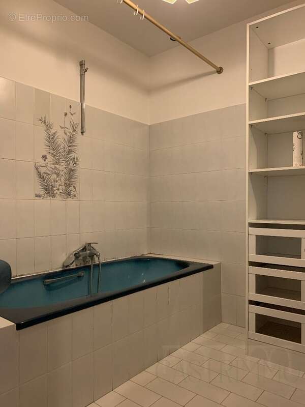 Vue dominante  1 415 m²  piscine  une propriété à révéler - photo 13