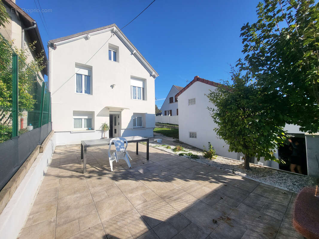 Maison à ROMENY-SUR-MARNE