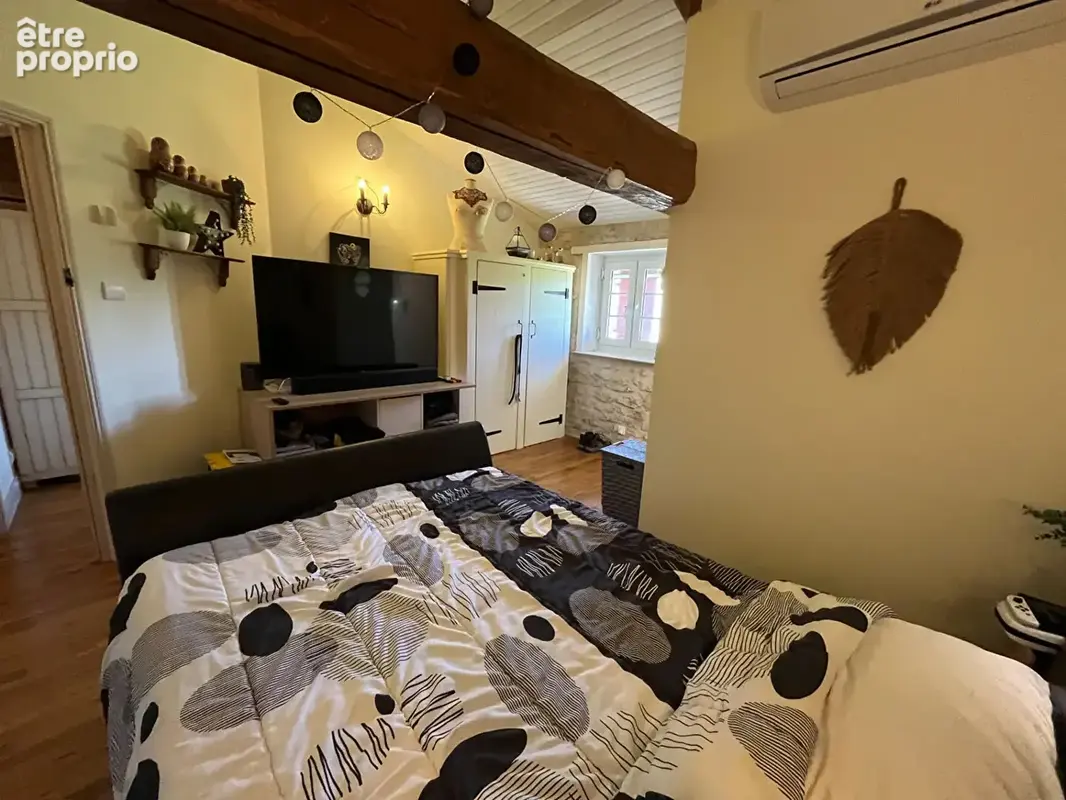Charmante charentaise rénovée avec 4 chambres, piscine et vue dégagée - photo 12