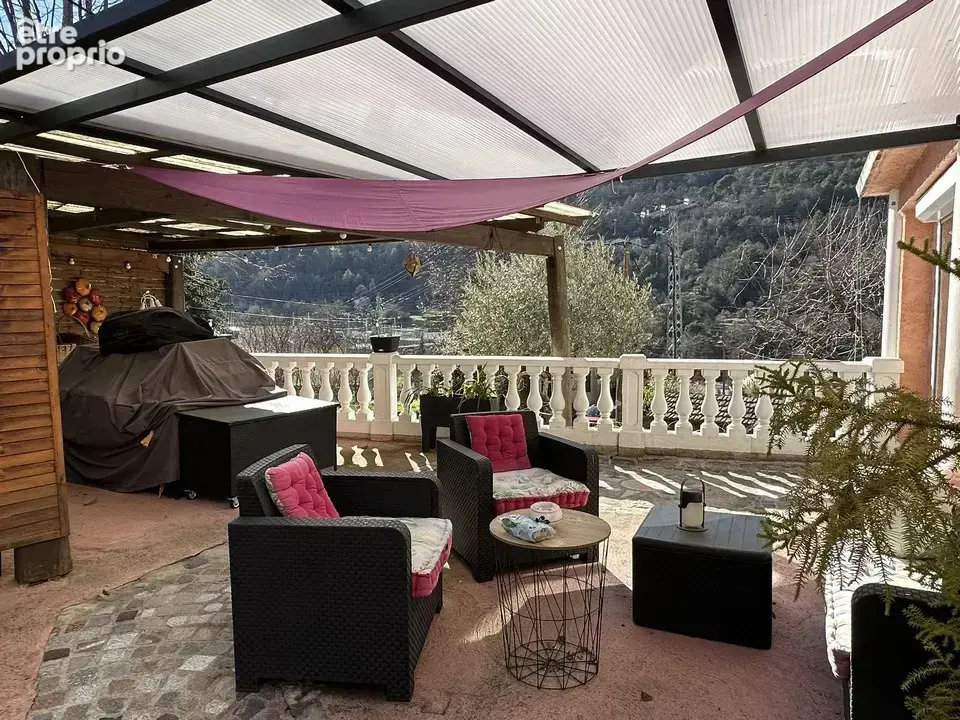 Villa 5 pièces de 128 m2 avec très grande terrasse, parking et terrains. - photo 13