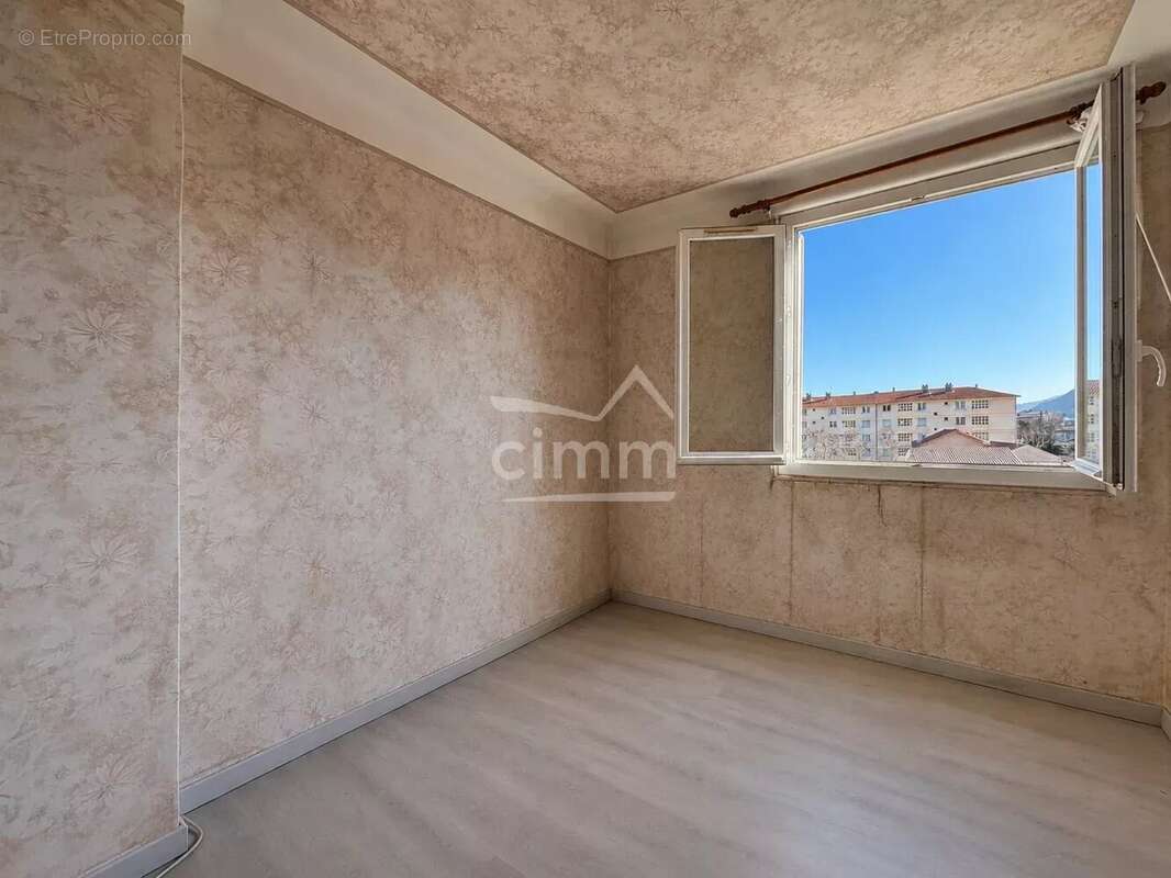 Appartement T5 avec balcon à Sisteron - photo 4