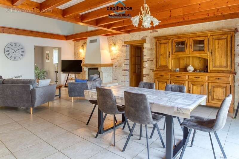 Maison à MAUROUX