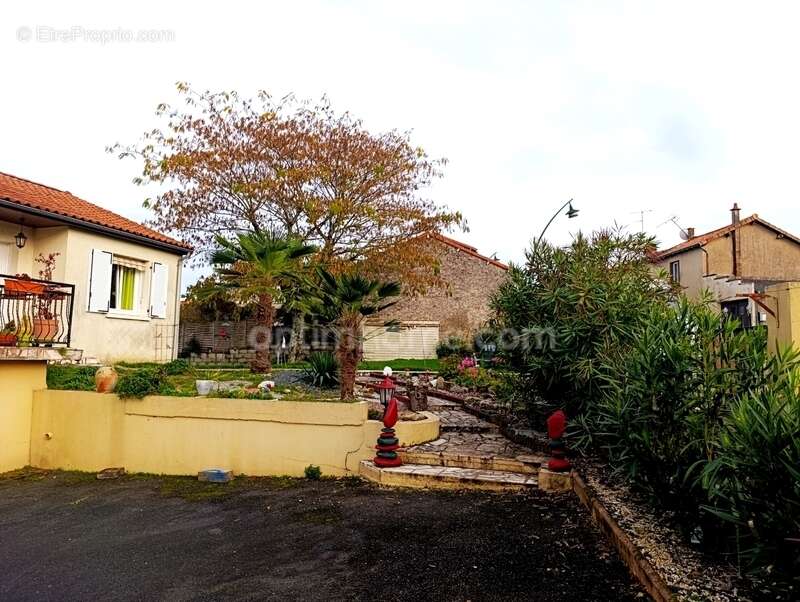 Maison à VERNOUX-EN-GATINE