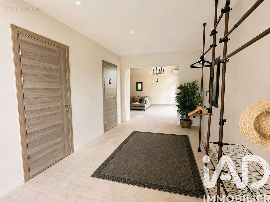 Maison 419 m² à Puy-Saint-Martin  - photo 6