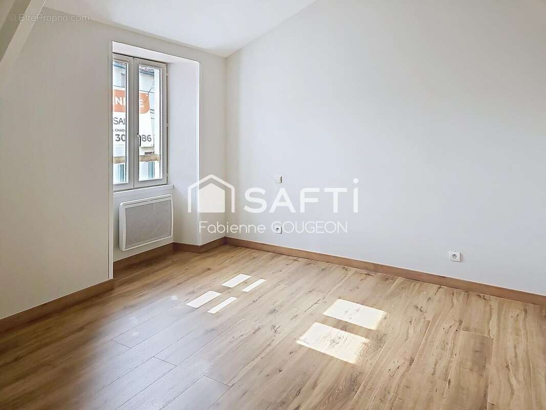 Maison 74 m² à Saint-Angeau  - photo 4