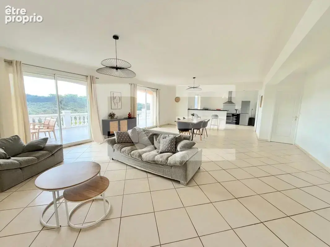 SAINT-GILLES – Maison de 139 m² avec terrasse vue garrigue - photo 2
