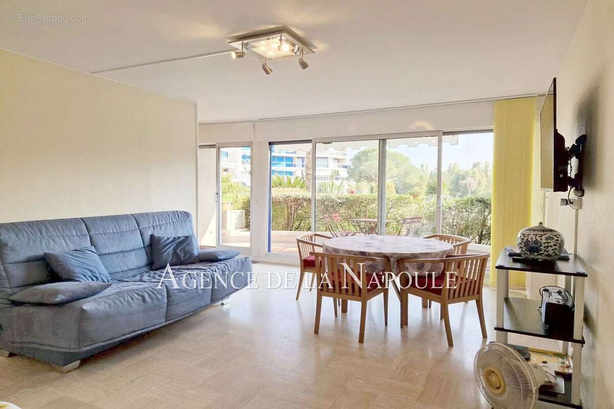 Appartement à MANDELIEU-LA-NAPOULE