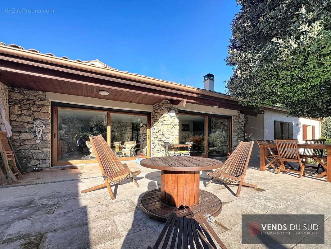 Maison à COLOMBIERES-SUR-ORB