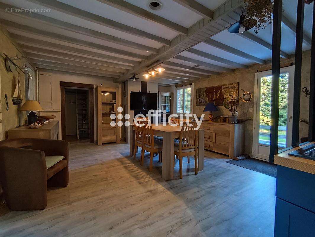 Maison à SAINTE-GAUBURGE-SAINTE-COLOMBE