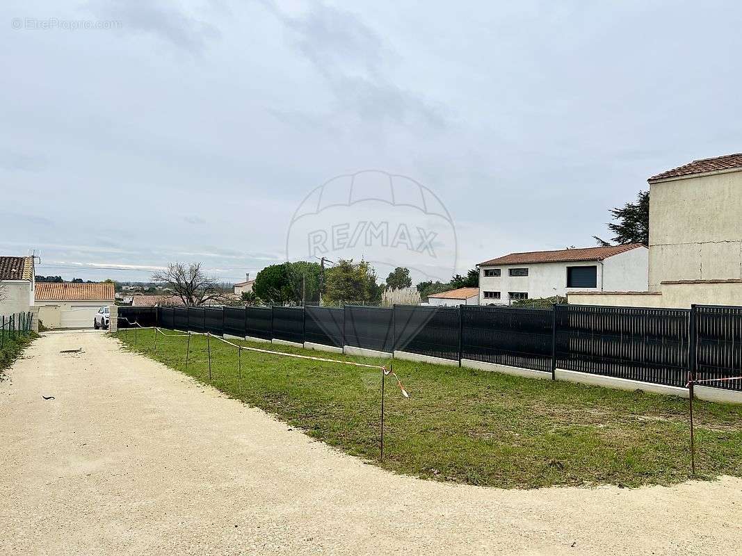 Maison à CHAILLEVETTE