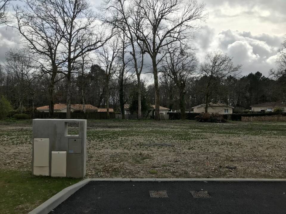 Terrain à CASTRES-GIRONDE