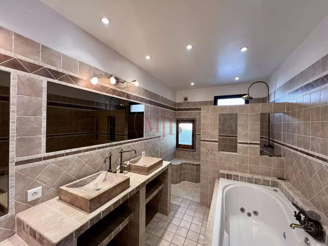 Appartement à EYRAGUES