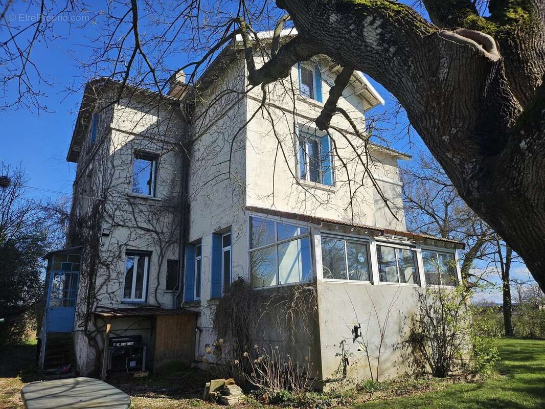 Maison à MONTROND-LES-BAINS